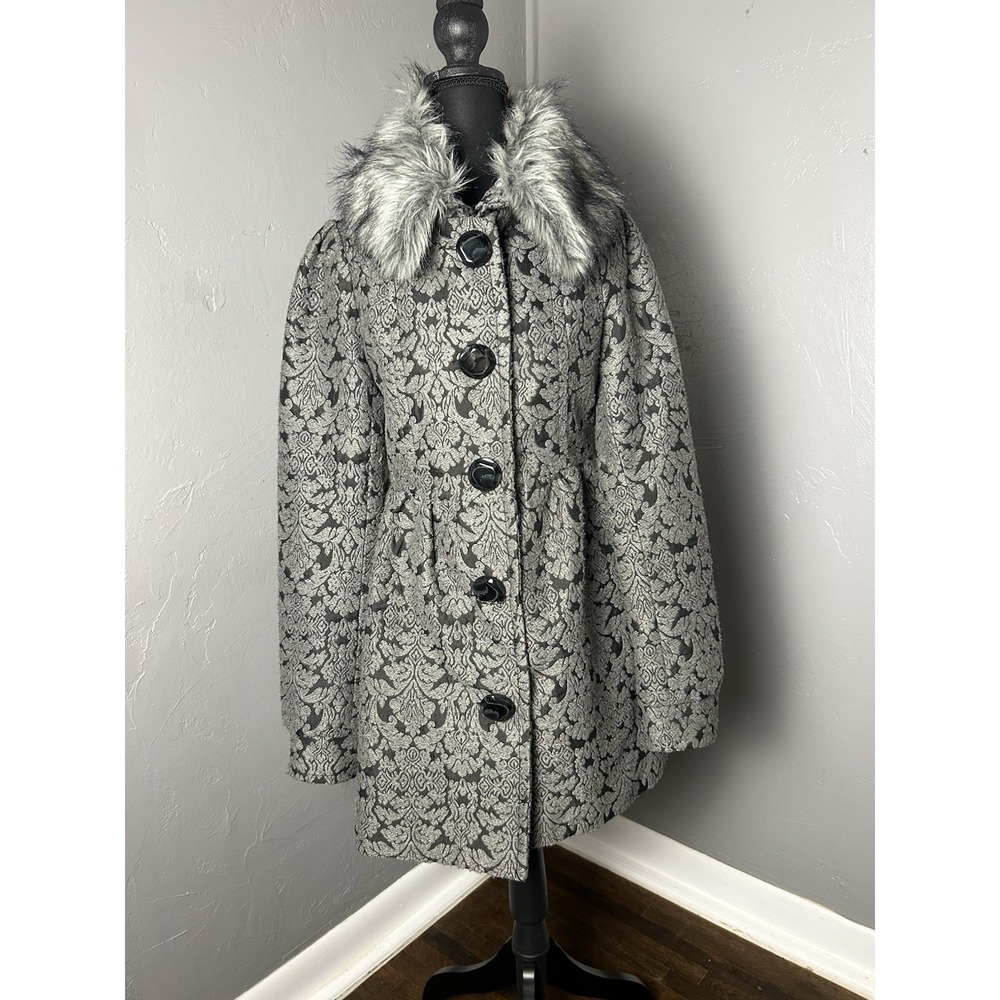 Day Trip -Buckle Women's Grey Coat With Fir Collar Size M But Fits Like A S/XS
